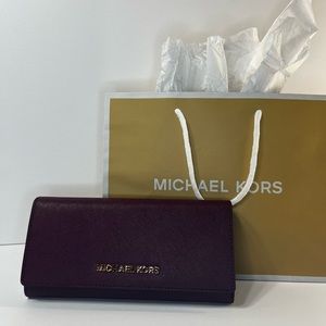 MICHAEL KORS JET SET TRAVEL Plum BNWT + MK Gift Bag